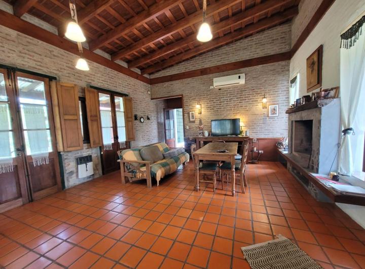 Casa · 240m² · 4 Ambientes · 4 Cocheras