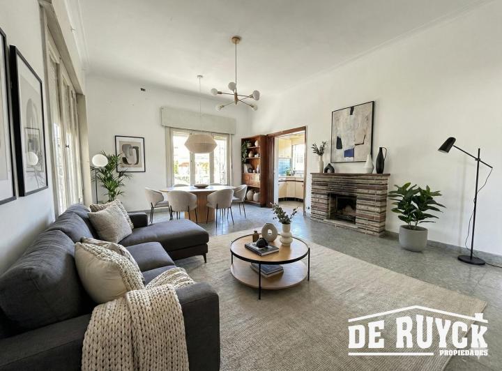 Casa · 146m² · 4 Ambientes · 2 Cocheras