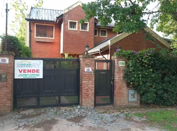 Casa · 214m² · 4 Ambientes · 2 Cocheras