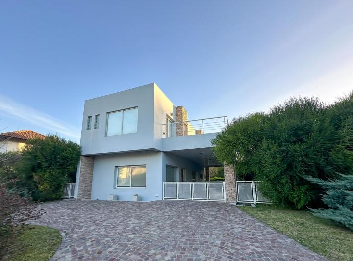 Casa · 221m² · 4 Ambientes