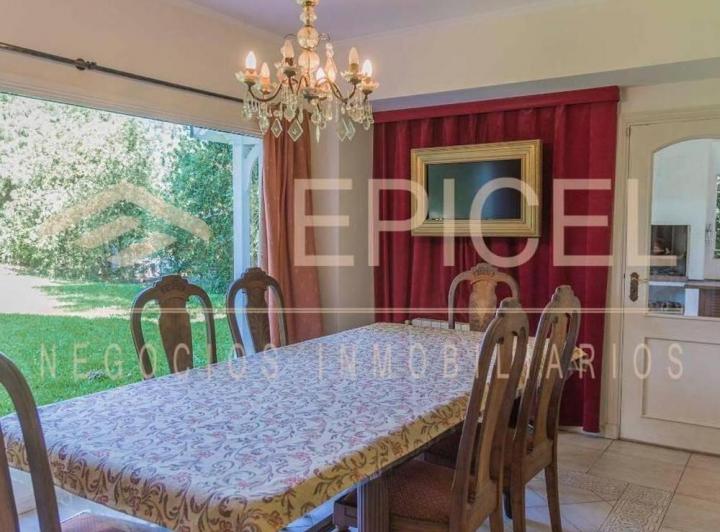 Casa · 250m² · 4 Ambientes · 2 Cocheras