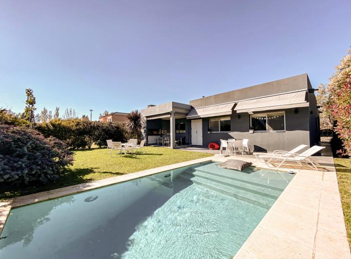 Casa · 187m² · 5 Ambientes · 2 Cocheras