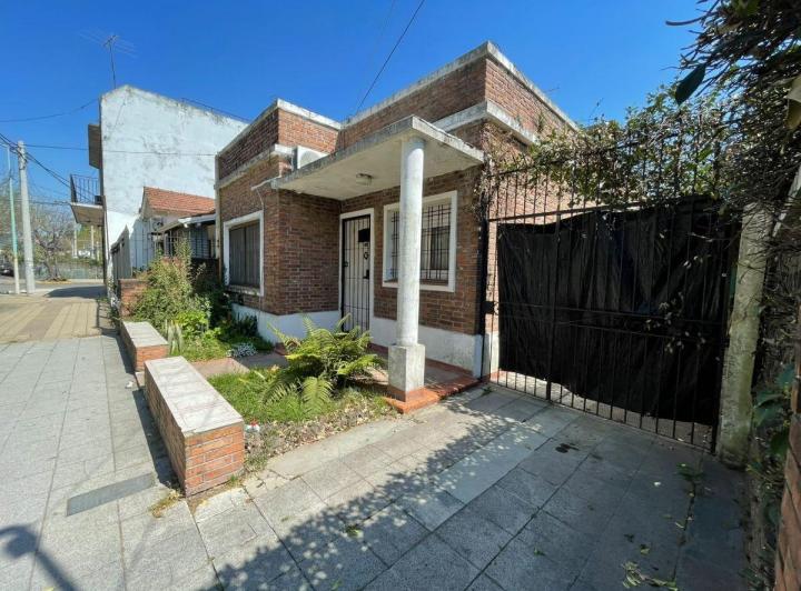 Casa · 100m² · 4 Ambientes · 3 Cocheras