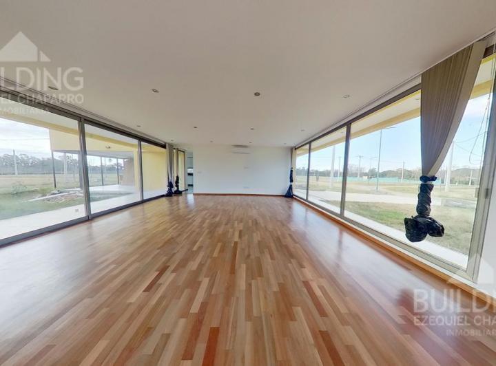 Casa · 180m² · 4 Ambientes · 2 Cocheras