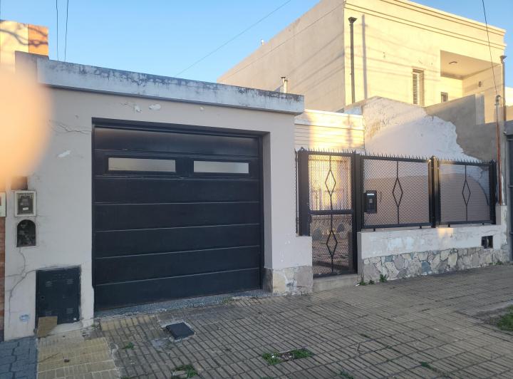 Casa · 1m² · 4 Ambientes · 1 Cochera