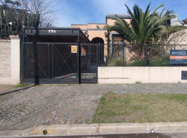Casa · 1m² · 5 Ambientes · 1 Cochera