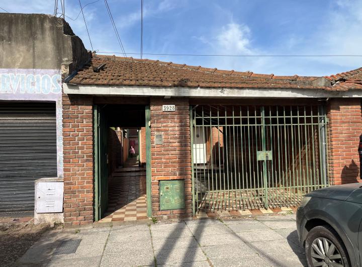 Casa · 220m² · 4 Ambientes · 2 Cocheras