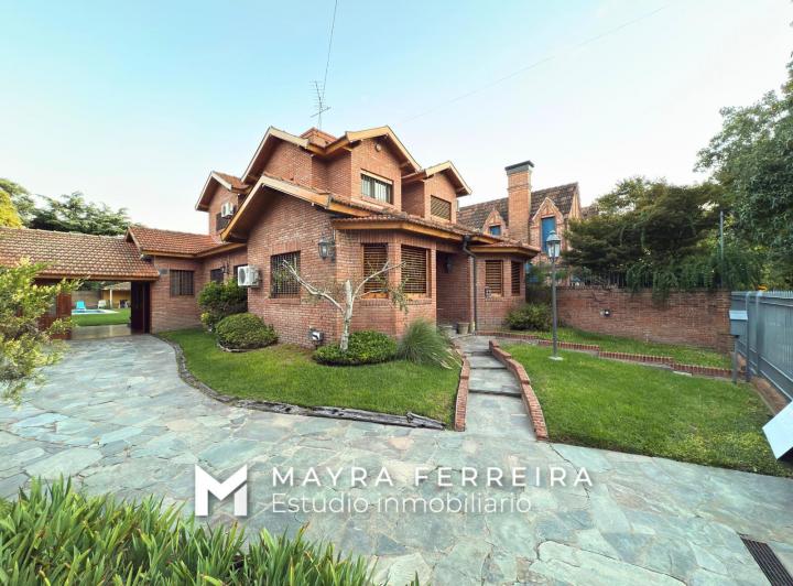 Casa · 290m² · 5 Ambientes · 2 Cocheras