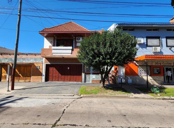 Casa · 294m² · 5 Ambientes · 2 Cocheras