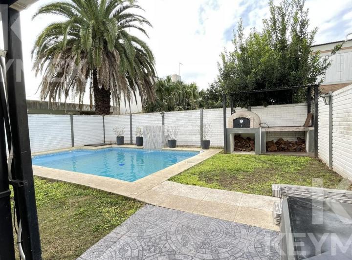 Casa · 177m² · 4 Ambientes · 1 Cochera