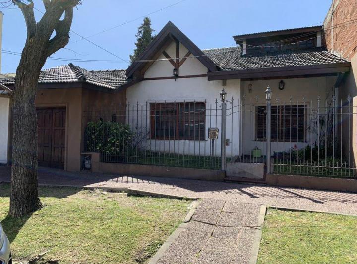 Casa · 217ha · 5 Ambientes · 2 Cocheras