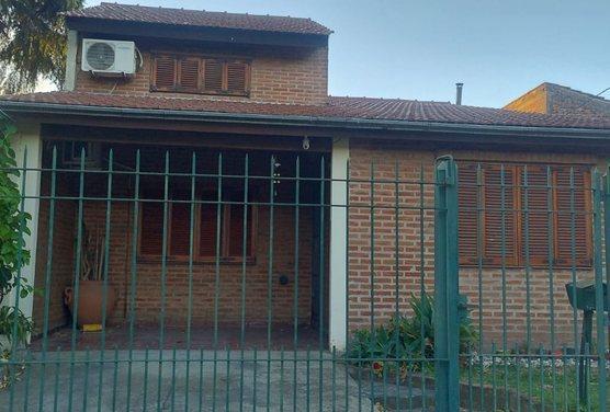 Casa · 100m² · 4 Ambientes · 5 Cocheras