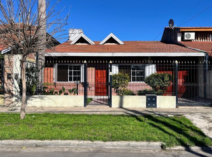 Casa · 168m² · 5 Ambientes · 2 Cocheras