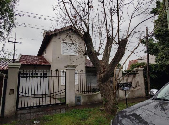Casa · 150m² · 5 Ambientes · 2 Cocheras