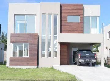 Casa · 368m² · 4 Ambientes