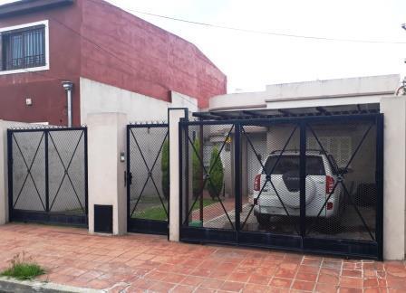 Casa · 140m² · 4 Ambientes · 2 Cocheras