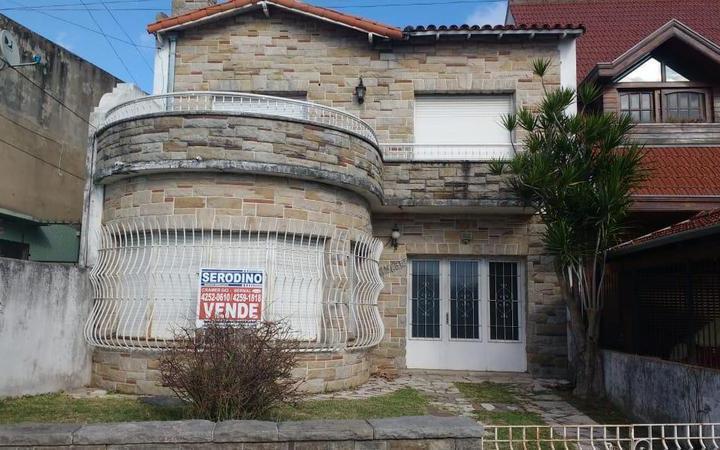 Casa · 150m² · 4 Ambientes · 4 Cocheras