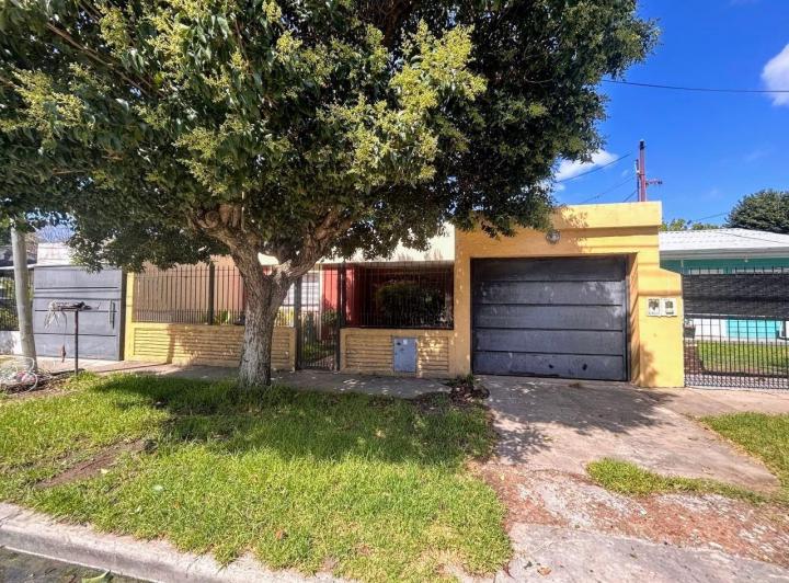 Casa · 170m² · 4 Ambientes · 1 Cochera