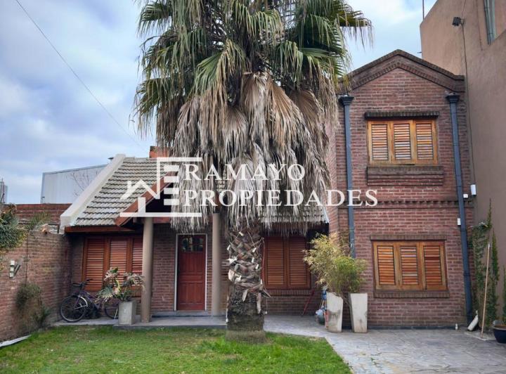 Casa · 100m² · 6 Ambientes · 2 Cocheras
