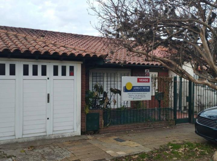 Casa · 1m² · 4 Ambientes · 1 Cochera