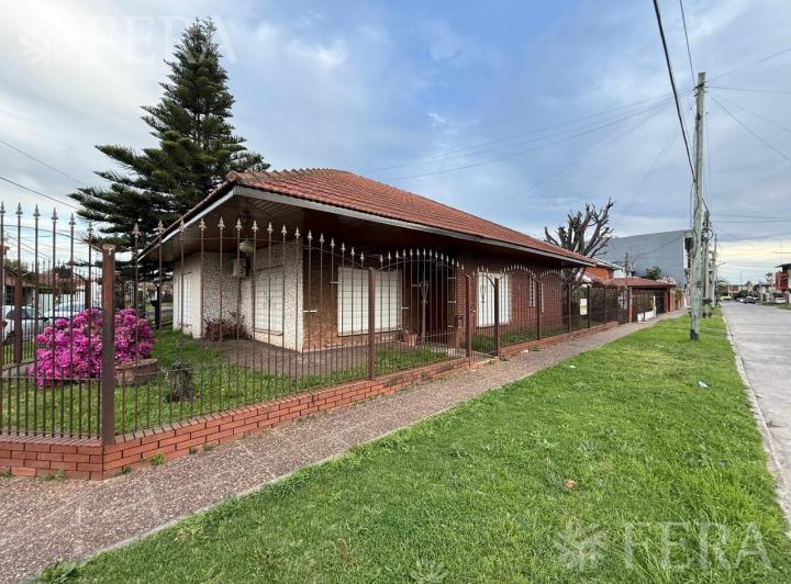 Casa · 137m² · 4 Ambientes · 1 Cochera