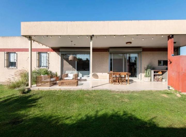 Casa · 170m² · 6 Ambientes · 2 Cocheras
