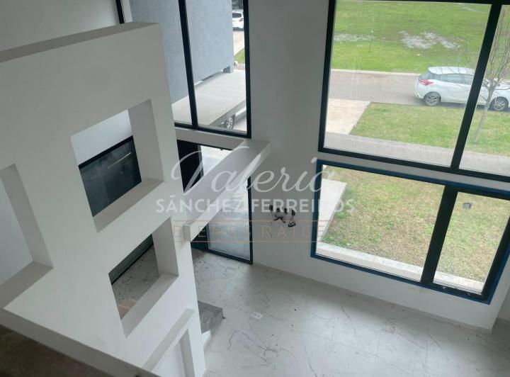 Casa · 228m² · 4 Ambientes · 2 Cocheras