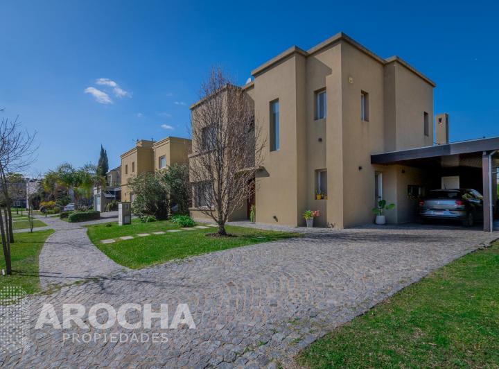 Casa · 189m² · 4 Ambientes · 4 Cocheras