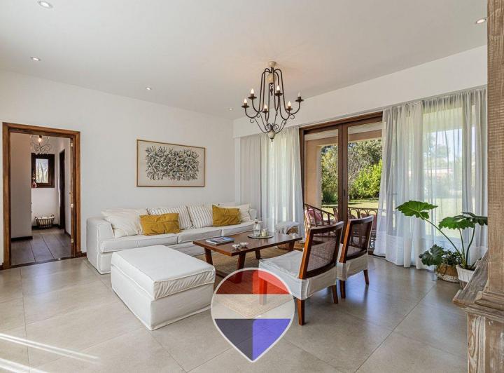 Casa · 225m² · 4 Ambientes · 1 Cochera
