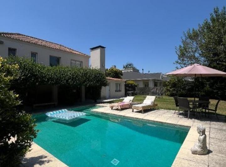 Casa · 245m² · 4 Ambientes · 2 Cocheras