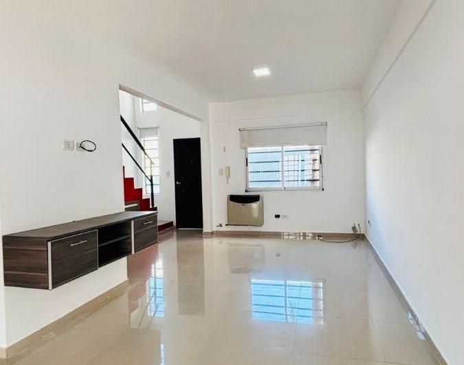 Casa · 74m² · 3 Ambientes · 1 Cochera