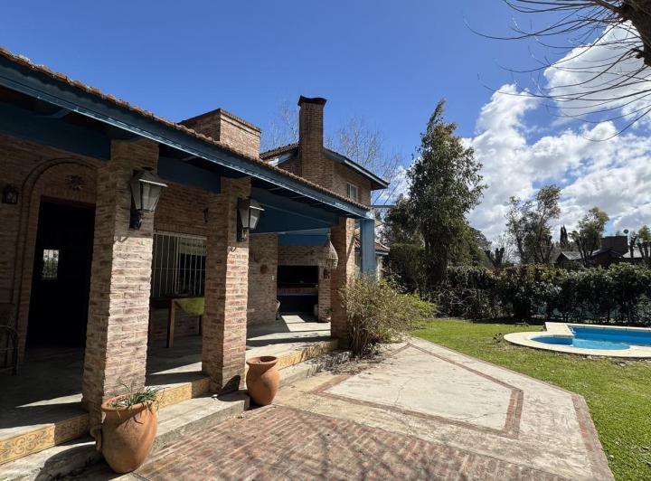 Casa · 1250m² · 3 Ambientes · 5 Cocheras