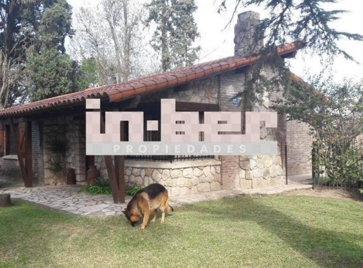 Casa · 200m² · 5 Ambientes · 2 Cocheras