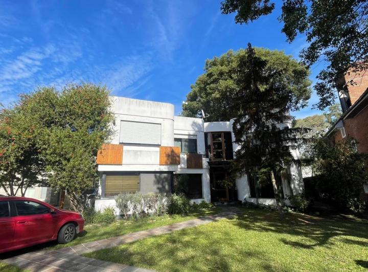 Casa · 200m² · 5 Ambientes · 1 Cochera