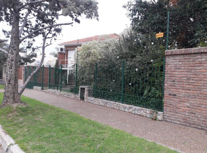Casa · 240m² · 4 Ambientes · 3 Cocheras