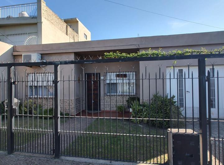 Casa · 80m² · 4 Ambientes · 1 Cochera
