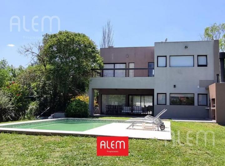Casa · 160m² · 4 Ambientes · 2 Cocheras