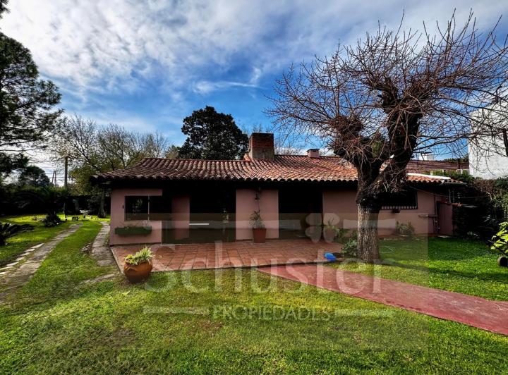 Casa · 130m² · 4 Ambientes · 1 Cochera