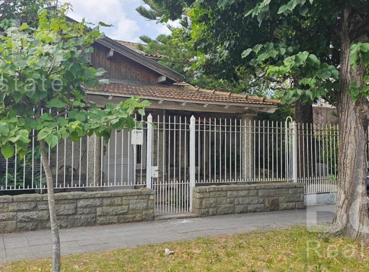 Casa · 110m² · 4 Ambientes · 1 Cochera