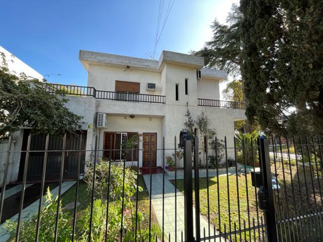 Casa · 157m² · 5 Ambientes · 2 Cocheras