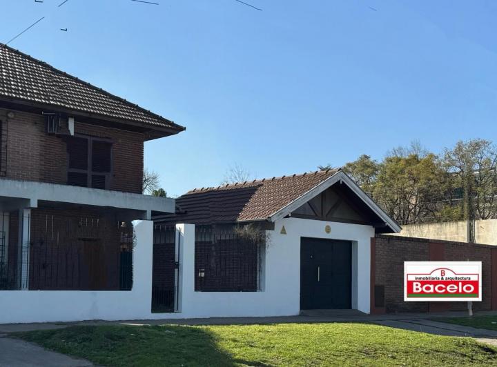 Casa · 200m² · 8 Ambientes · 3 Cocheras