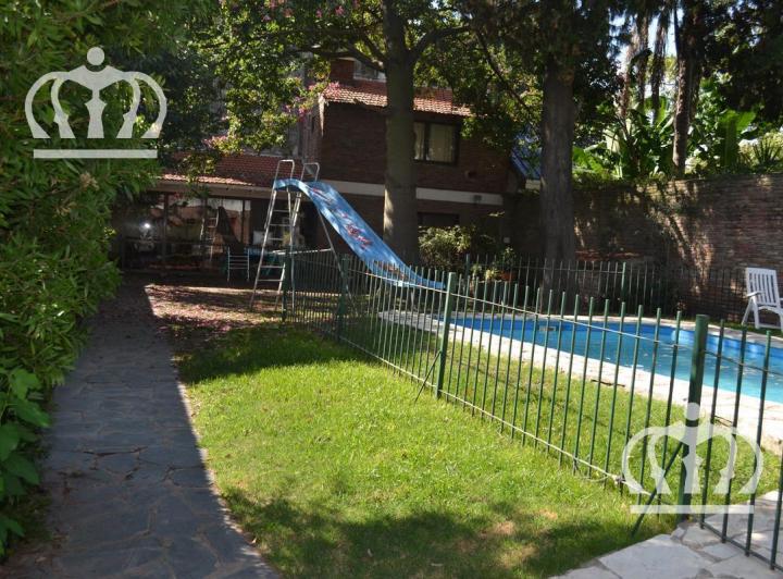 Casa · 274m² · 3 Dormitorios · 2 Cocheras