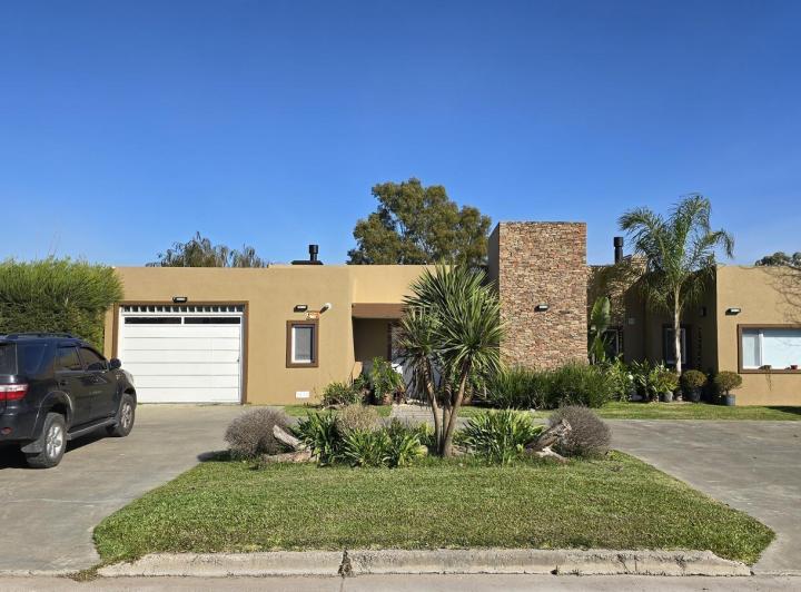 Casa · 190m² · 4 Ambientes · 1 Cochera