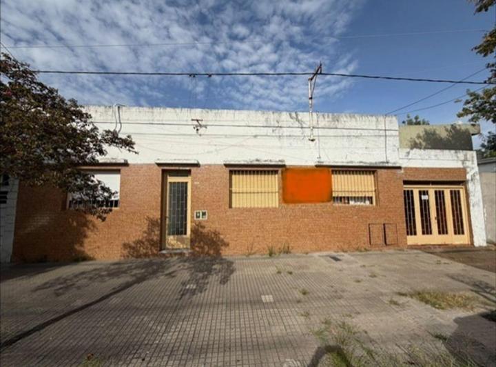 Casa · 160m² · 5 Ambientes · 2 Cocheras