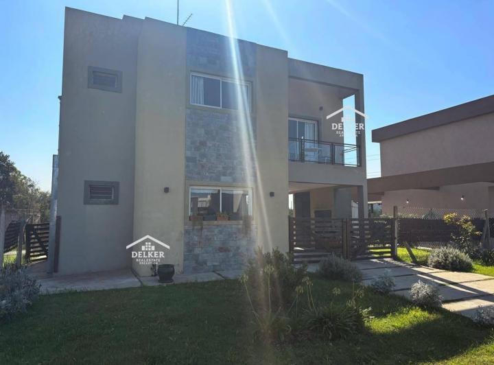 Casa · 85m² · 4 Ambientes · 2 Cocheras