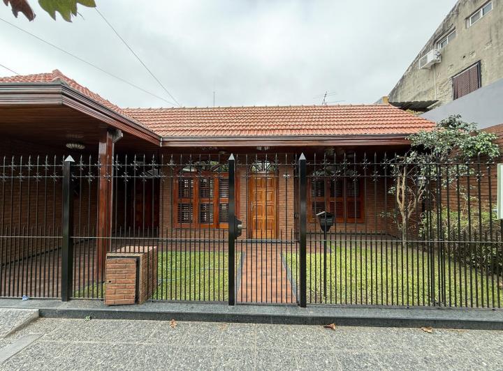 Casa · 40m² · 3 Ambientes · 3 Cocheras