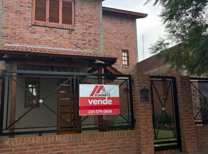 Casa · 166m² · 5 Ambientes · 1 Cochera