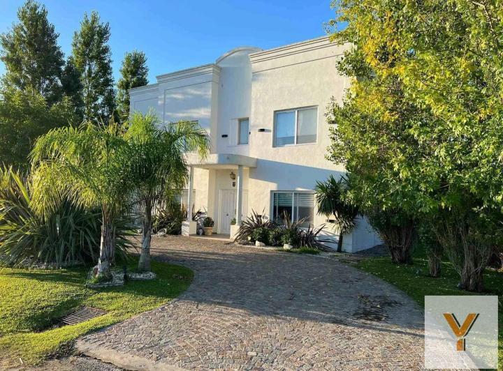 Casa · 270m² · 5 Ambientes
