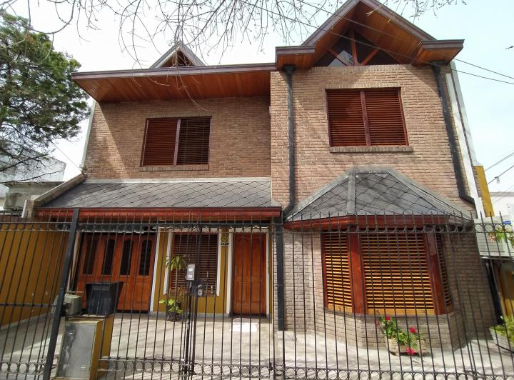 Casa · 227m² · 4 Ambientes · 2 Cocheras