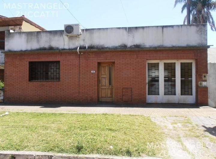 Casa · 130m² · 4 Ambientes · 1 Cochera